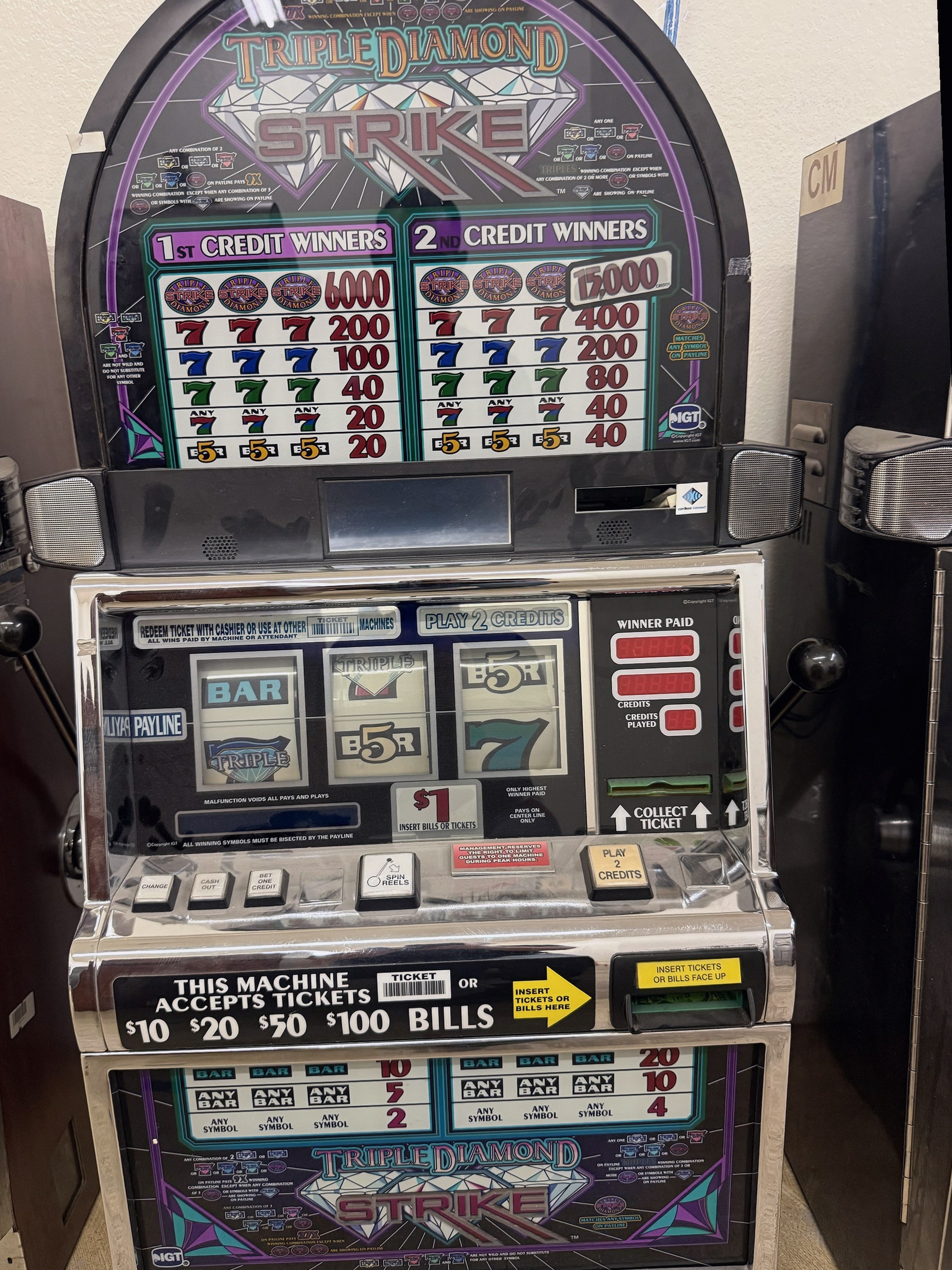 IGT S2000 Triple Diamond Strike 3-Reel Machine